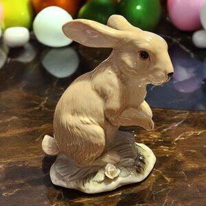 Vintage 1986 Enesco Imports Porcelain Easter Bunny Rabbit Sitting in Grass Figur
